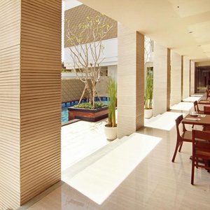 Restaurant & Pool