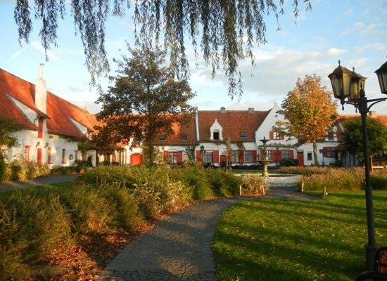 het domein in het hefstzonnetje 's morgens vroeg