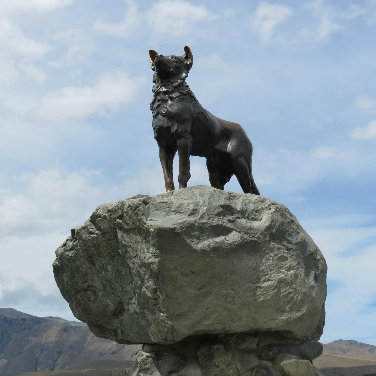 Памятник собаке Лесси