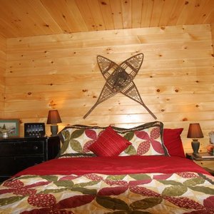 The White Tail bedroom
