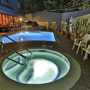 365 day heated outdoor pool & hot tub