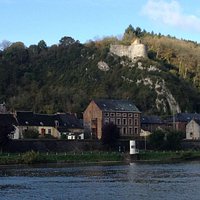 Vue de Bouvignes et des ruines de Crèvecoeur