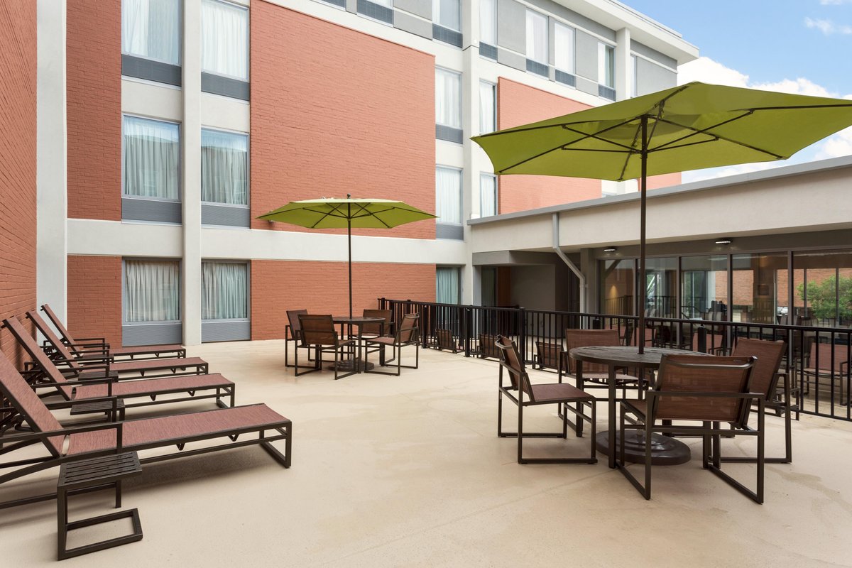 HAMPTON INN AND SUITES CLAYTON / ST LOUIS - GALLERIA AREA $144 ...