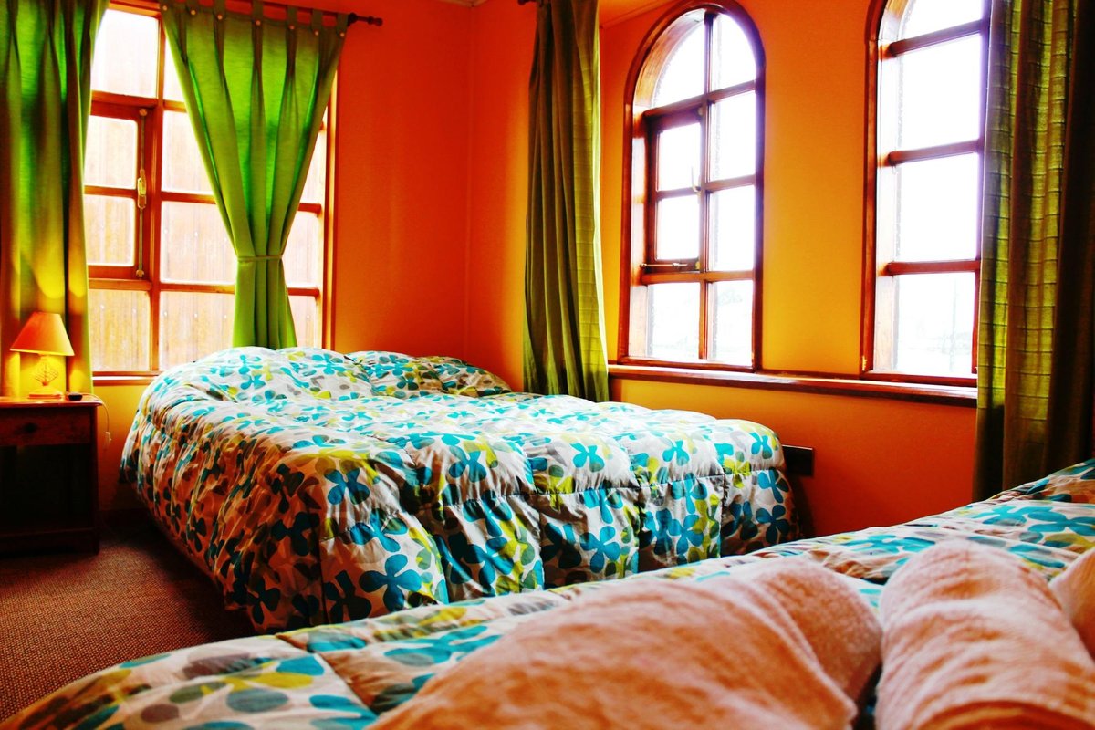 Parece motel de poca monta - Opiniones sobre Nomades Chiloe Hostel, Castro,  Chile - Comentarios - Tripadvisor