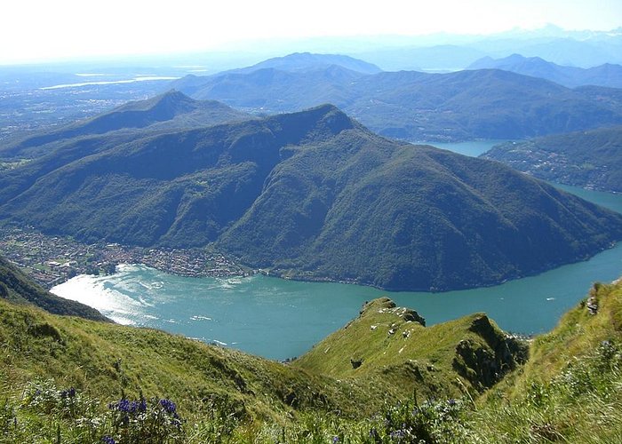 il lago di lugano e nella piana il Ticino e il lago di Monate