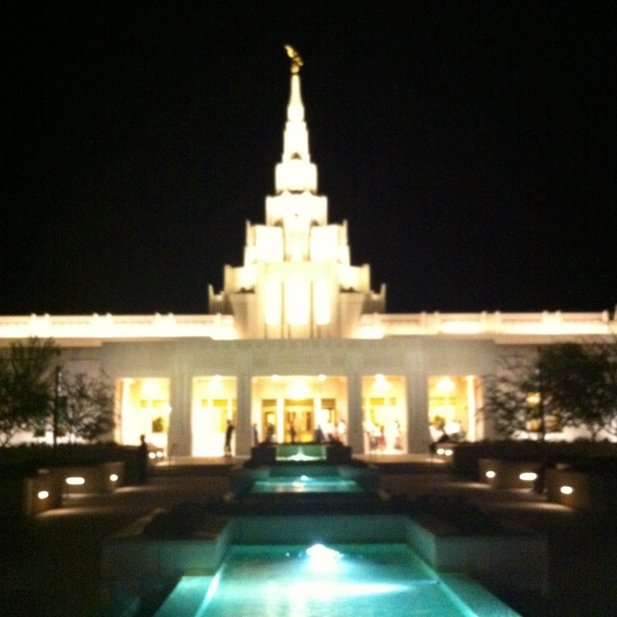 mormon tabernacle at night