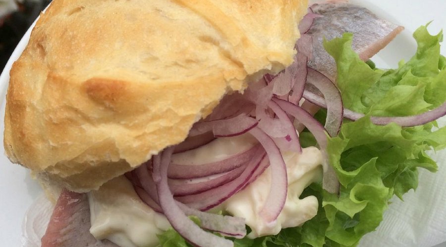 Matjesbrötchen