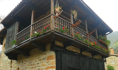 casa de piedra en Bárcena Mayor