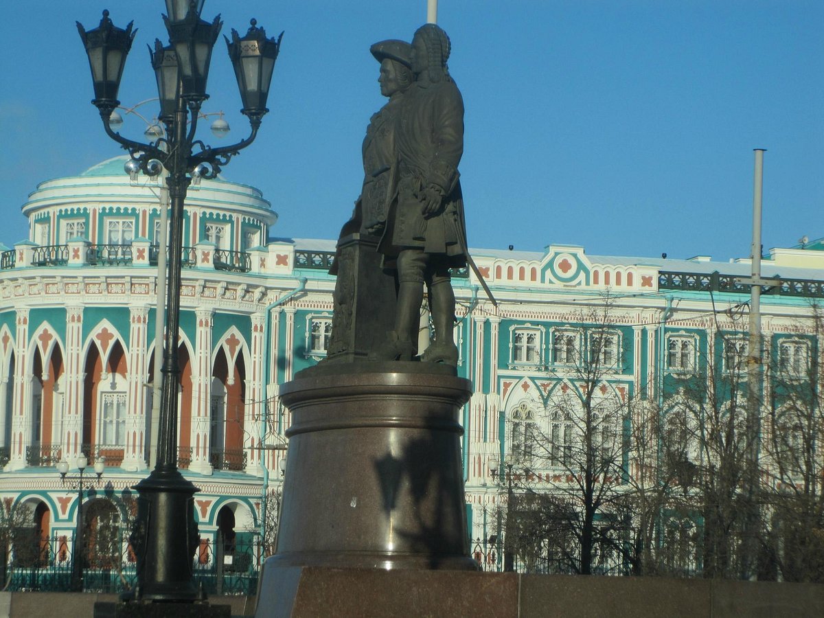 Памятник основателям города Де Геннину и Татищеву, Екатеринбург: лучшие  советы перед посещением - Tripadvisor