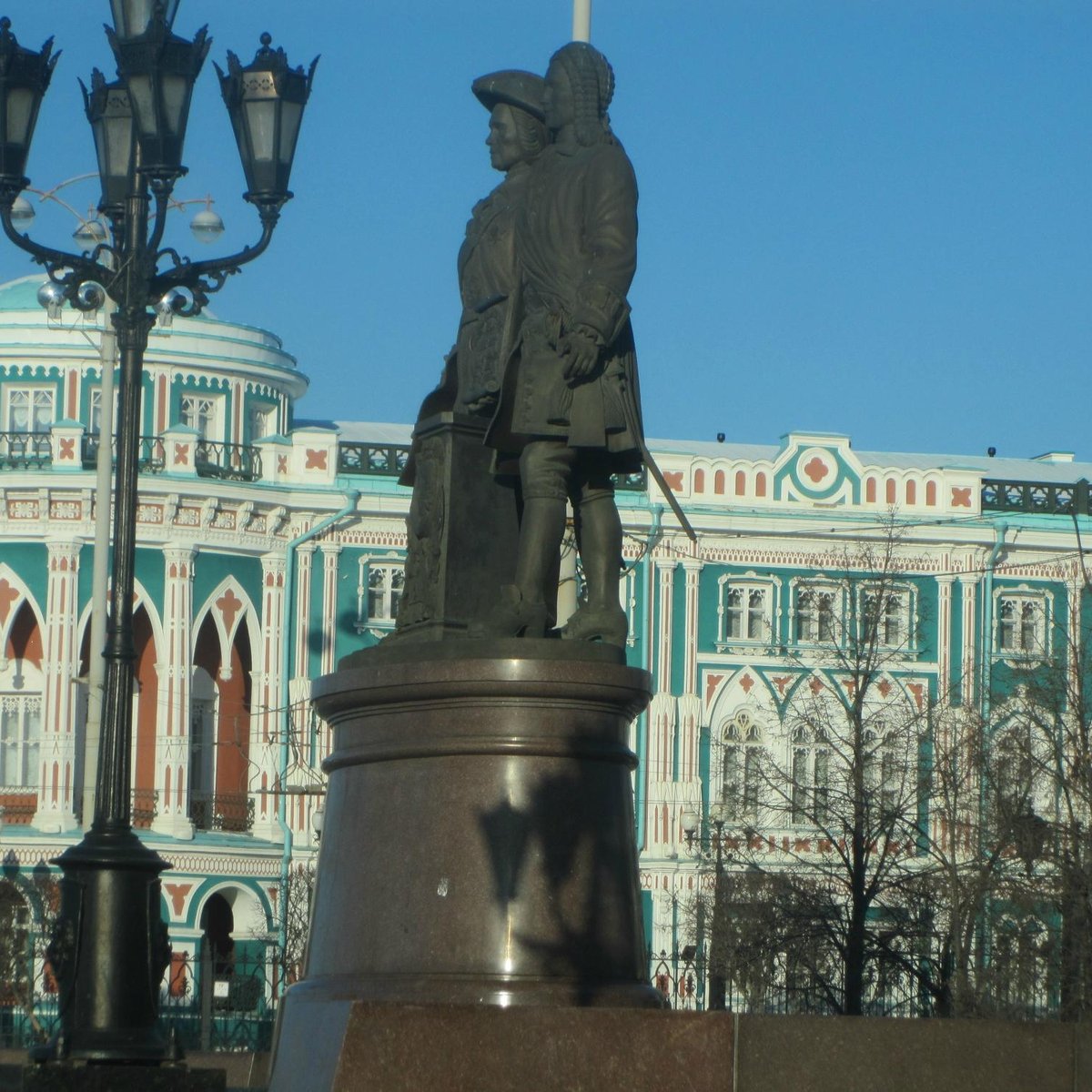 Памятник основателям города Де Геннину и Татищеву, Екатеринбург: лучшие  советы перед посещением - Tripadvisor