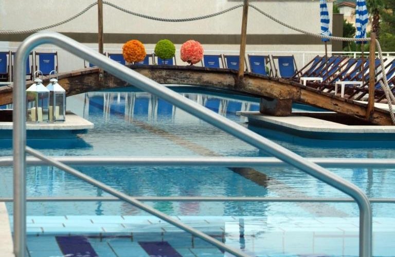 Residence Sant'Anna*** Pietra Ligure - piscina