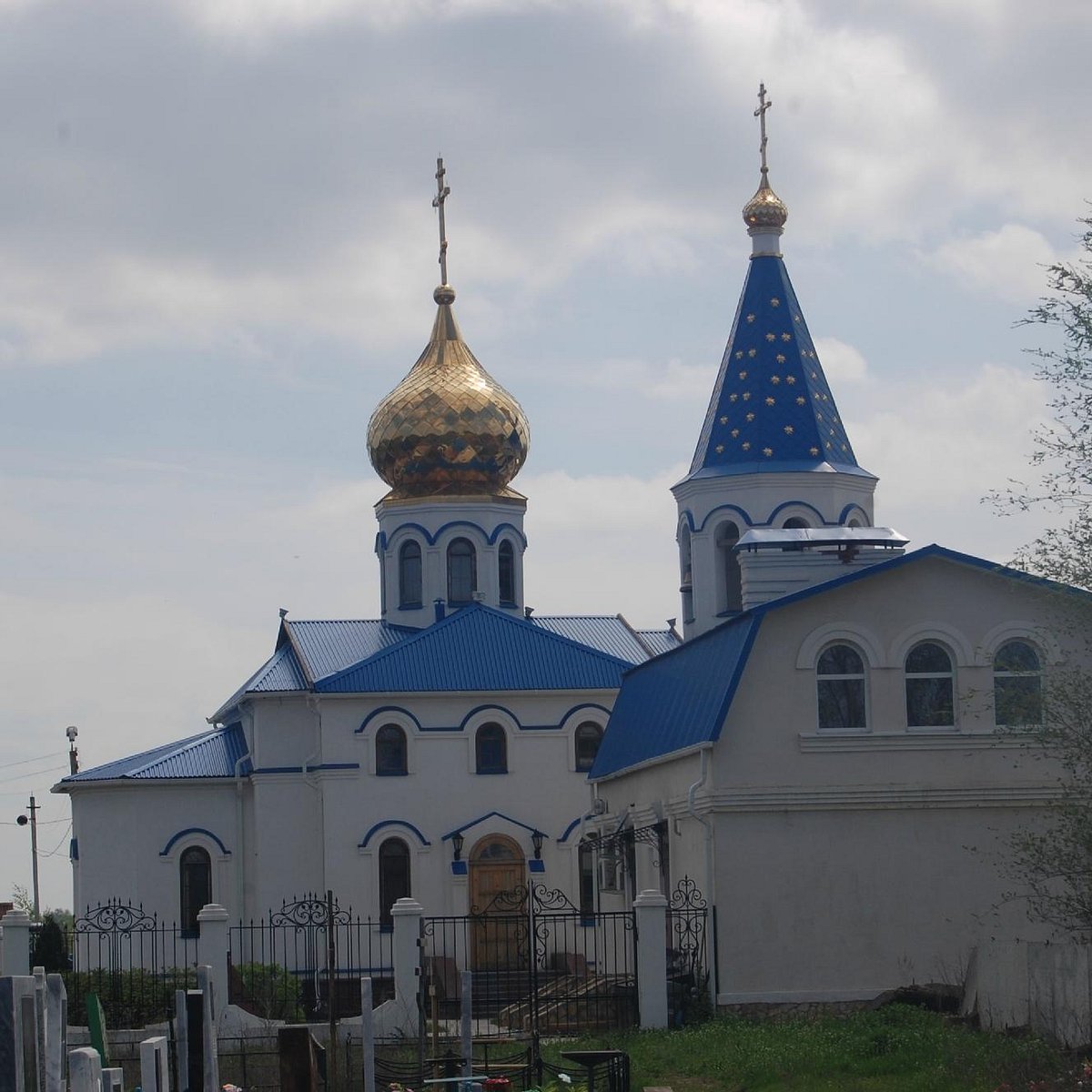 Храм пресвятой богородицы энгельсе. Храм Пресвятой Богородицы Энгельс. Церковь в Энгельсе в центре.