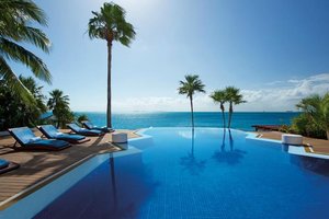 Piscina y playa