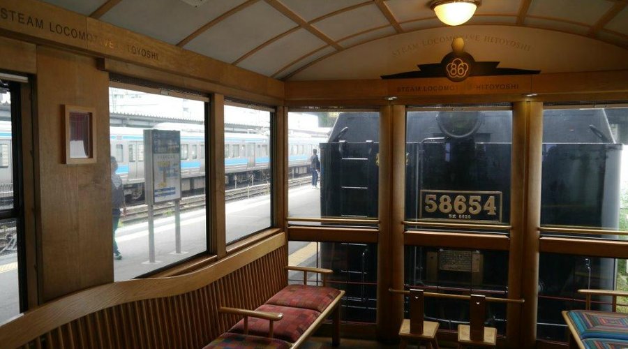 人気のＳＬ人吉の展望車両