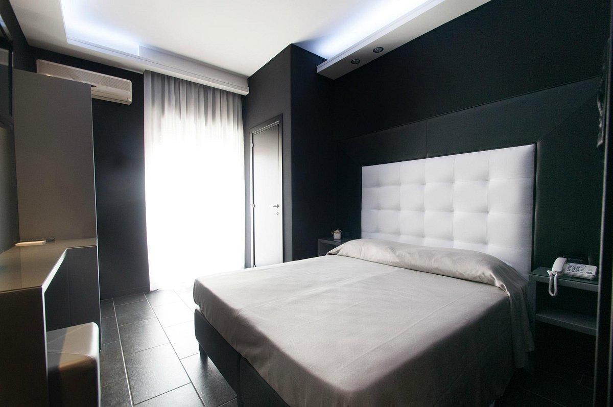 Fly Boutique Hotel, hotel a Napoli