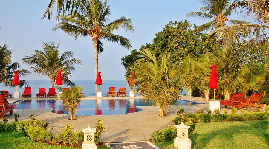 Pool & Ocean view
