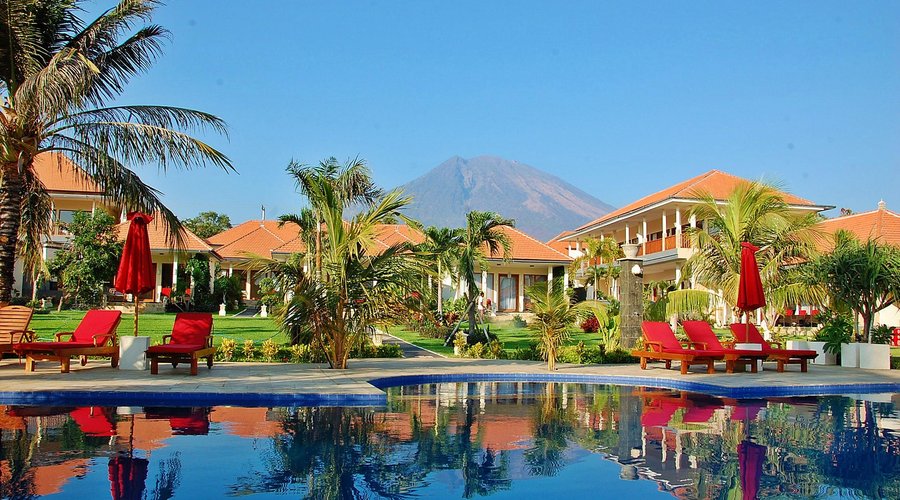 Pool & Mountain view