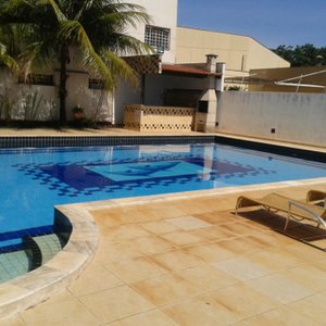 piscina e churrasqueira