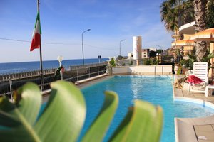 Piscina y playa