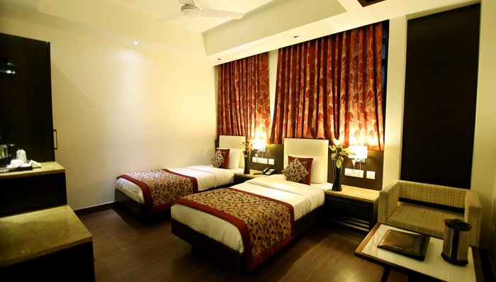 The Prime Balaji Deluxe @ New Delhi Railway Station Hotel Rooms ...