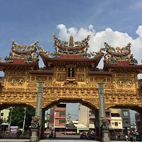 黃金牌樓