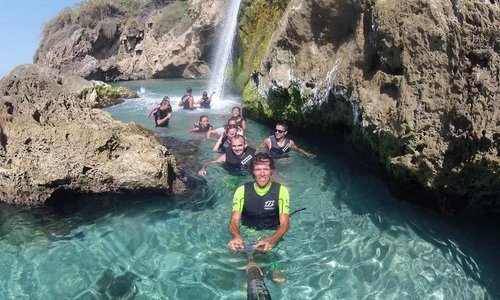 Aguas cristalinas en ruta de paddlesurf en Nerja.