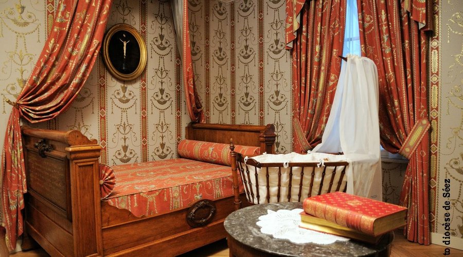 Chambre de Louis et Zélie Martin, lieu de la naissance de Sainte Thérèse de l'Enfant Jésus