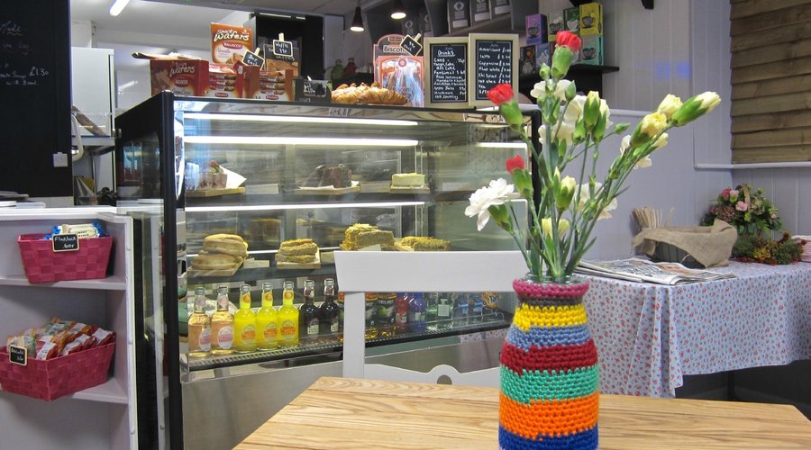Cakes and Wool at The Hive