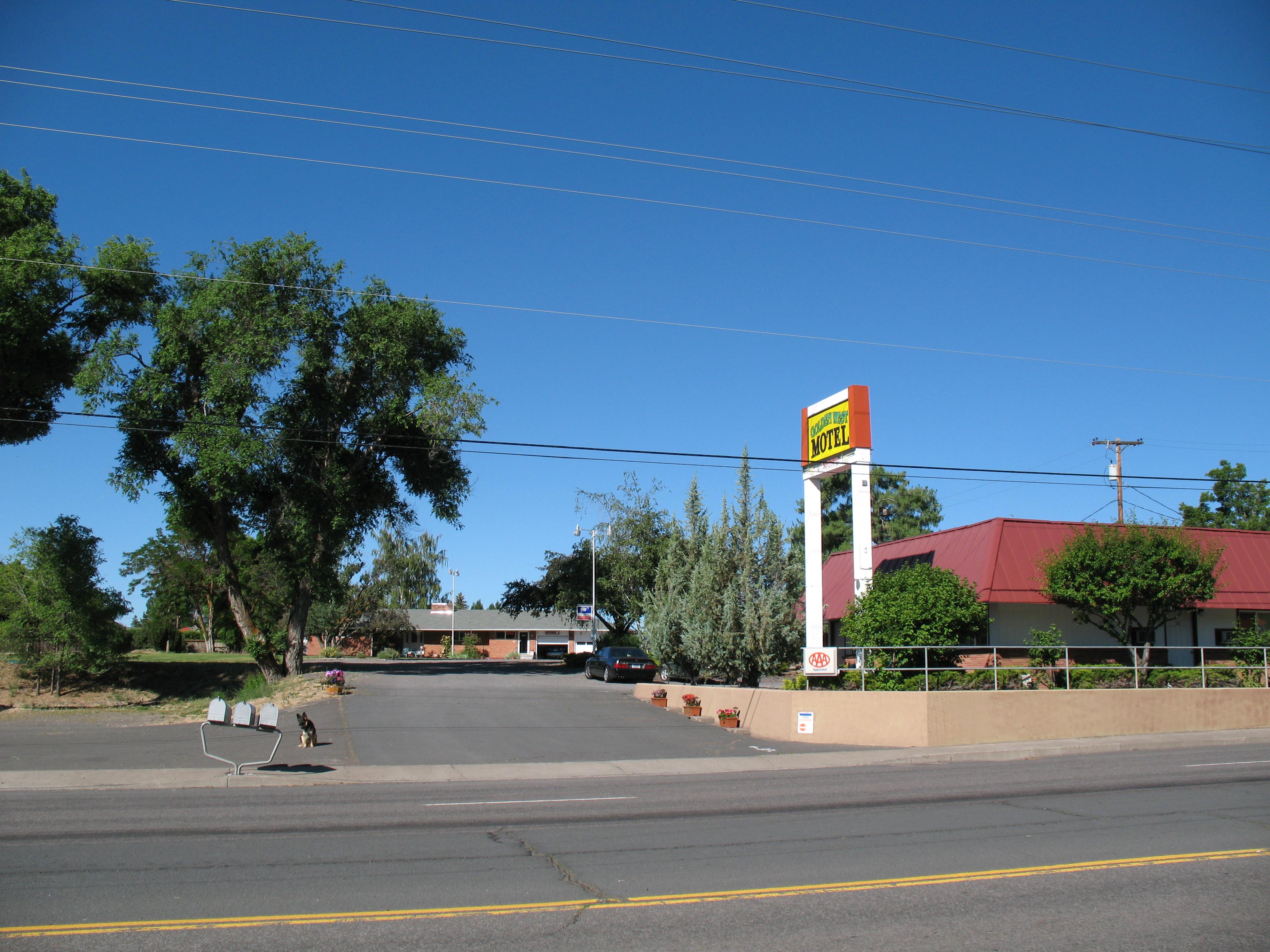 Hotel photo 4 of Golden West Motel.