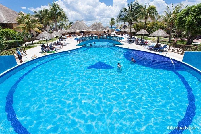 The Pool at the Allegro Playacar