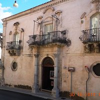 una facciata di Palazzo Zacco, Ragusa
