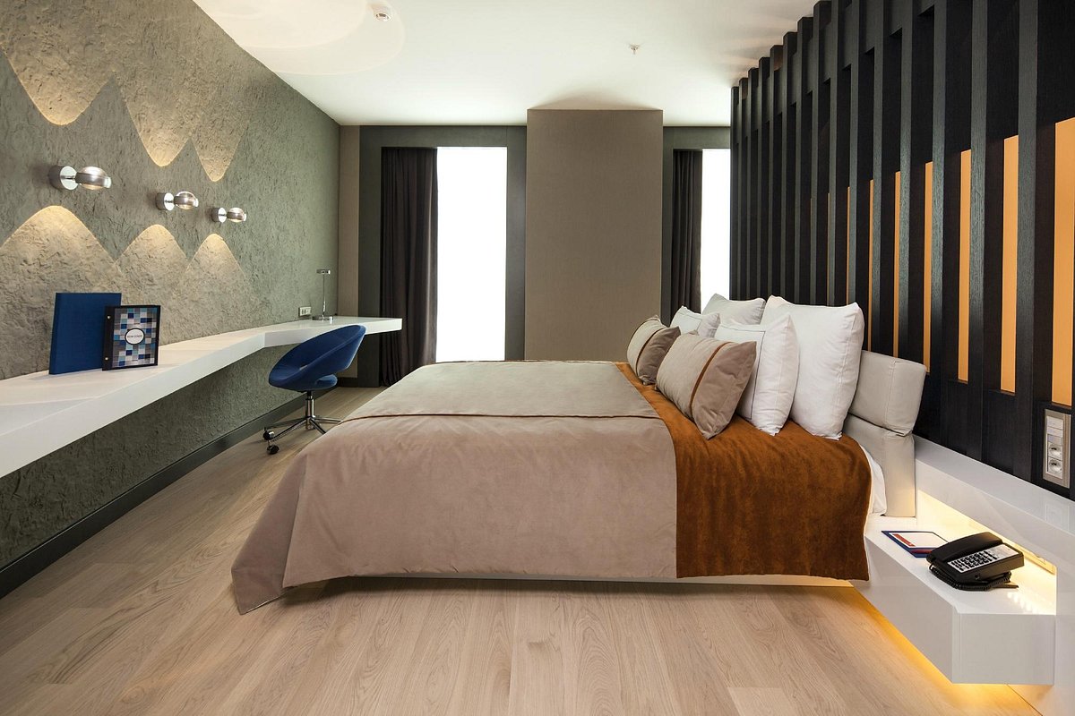 Ramada Hotel &amp; Suites By Wyndham Kemalpasa Izmir, İzmir bölgesinde otel
