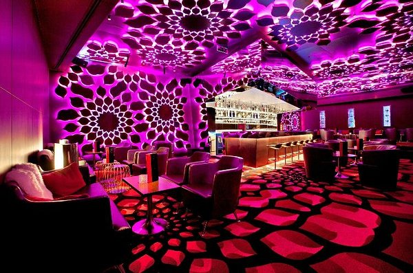 https://dynamic-media-cdn.tripadvisor.com/media/photo-o/06/fc/22/4b/razzmatazz-cocktail-bar.jpg?w=600&h=-1&s=1