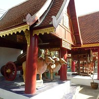Wat Klang Wiang