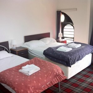 DELUXE FAMILY ROOM
