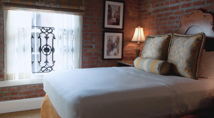 Queen Petite Room