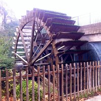 Le pale del mulino ad acqua della cartiera