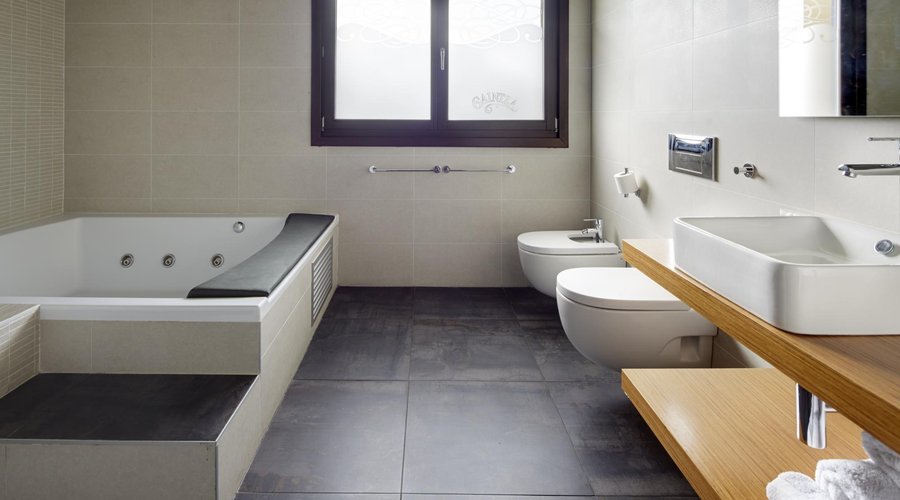 Suit Junior Superior, baño