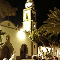 Fachada noche