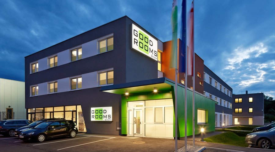 Hotel bei Nacht