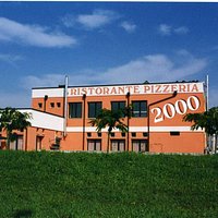 Locale moderno a conduzione famigliare con un'atmosfera accogliente e cordiale.