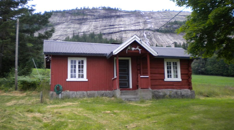 Recently renovated "El Hus" has a mini-kitchen and bathroom and sleeps up to 4 people