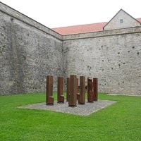 Le mémorial vu de face