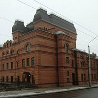 Театр со стороны сквера