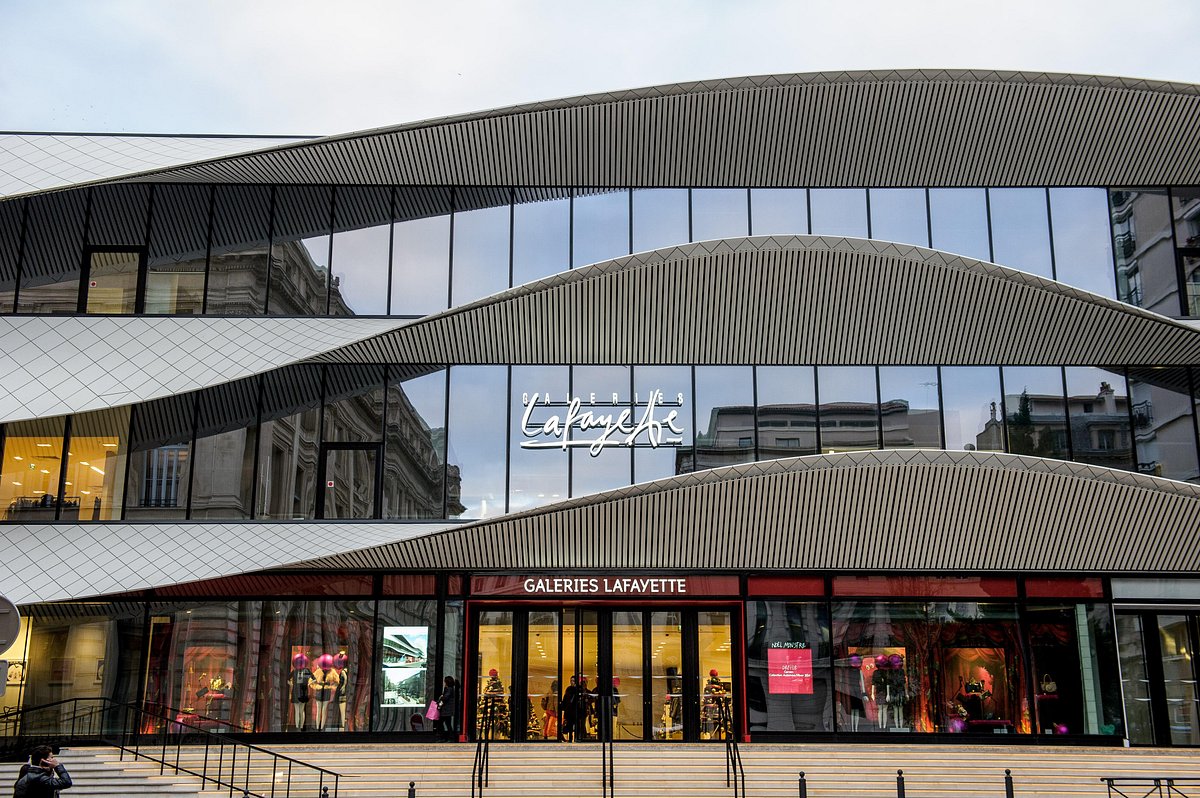 Galeries Lafayette franchises out 11 regional branches in France