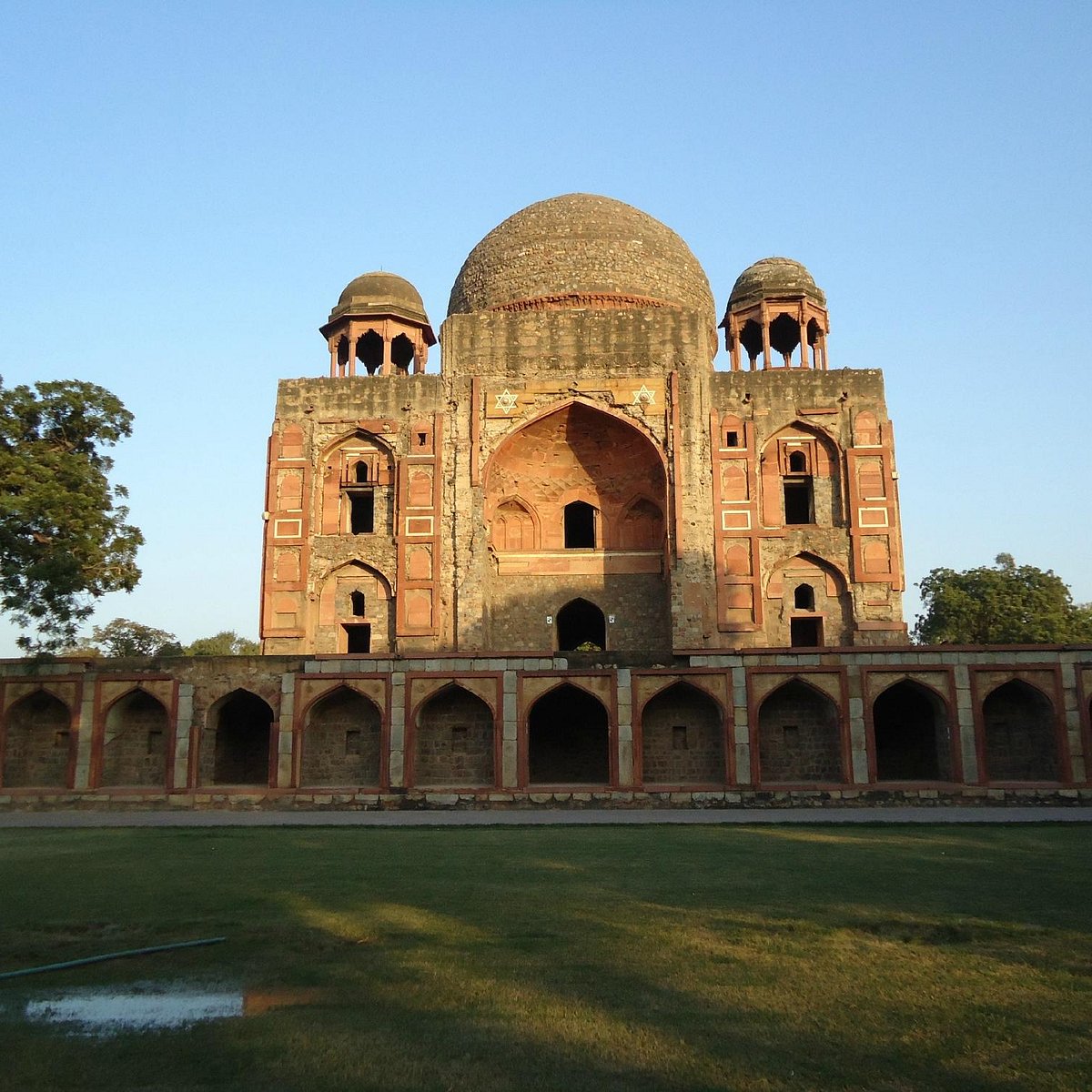 Rahim Khane Khanam Tomb, Нью-Дели - Tripadvisor