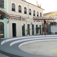 arena e holofotes