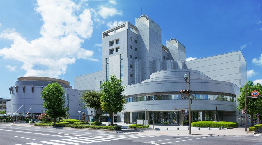 アステールプラザ広島市国際青年会館は4つの機能が入った複合施設です。