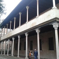 La loggia dall'ingresso di via Accademia