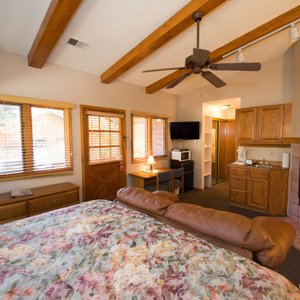 The Riverfront Studio Cabin at the Streamside on Fall River